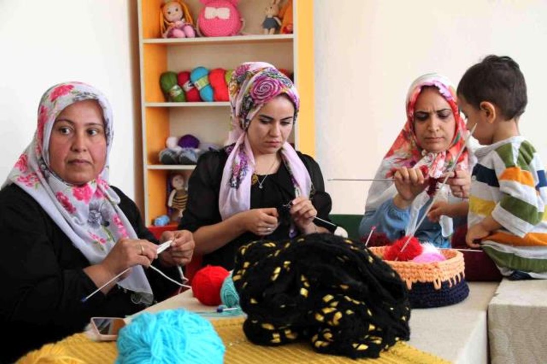 Batmanlı kadınlar yaşam merkezi ile hem öğreniyor hem de ev ekonomilerine katkı sağlıyor