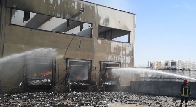 Castel d'Azzano (VR) - Incendio in deposito spray aerosol: feriti due operai (14.09.22)