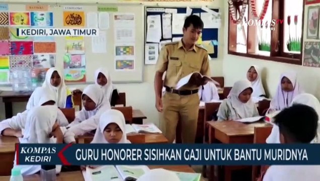 Viral! Guru Honorer Sisihkan Gaji Untuk Bantu Muridnya