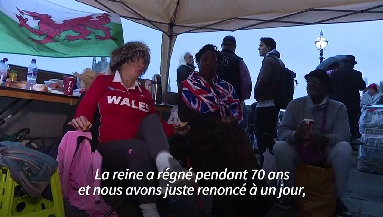 A Londres, ils ont passé la nuit dehors pour voir le cercueil de la reine