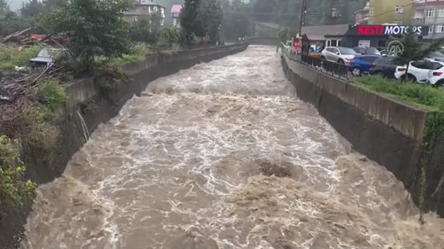 Artvin sağanak su baskınlarına neden oldu