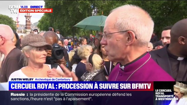 Hommage à Elizabeth II: l'archevêque de Canterbury échange avec les britanniques devant le palais de Westminster