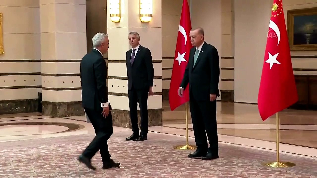 İsmet Korukoğlu Cumhurbaşkanı Erdoğan'a güven mektubunu sundu