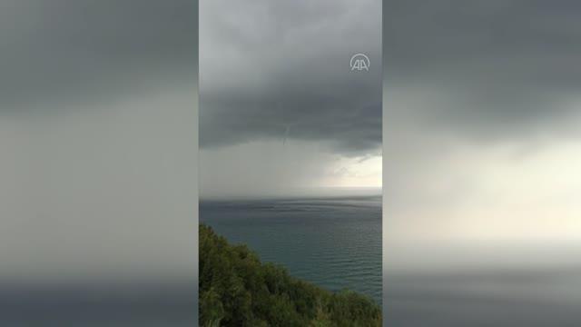 KASTAMONU - Karadeniz'de oluşan hortum cep telefonuyla görüntülendi