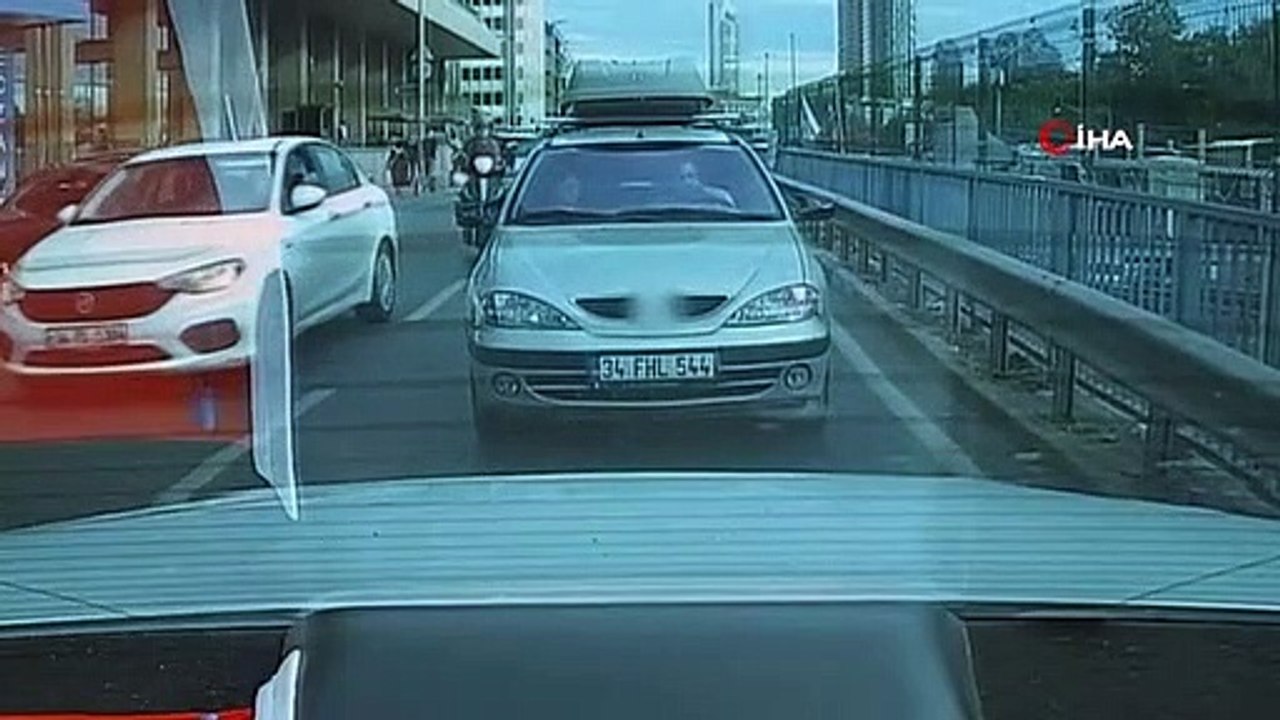 Trafikte kadına şiddet! Seyir halindeyken kabusu yaşattı