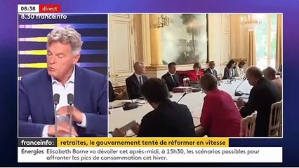 Réforme des retraites: Emmanuel Macron "se balade avec un jerrican dans la main et avec un briquet dans l'autre main", estime le chef du Parti communiste Fabien Roussel