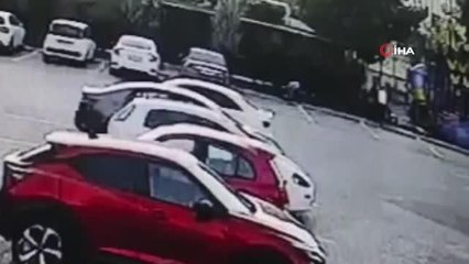 Dehşete düşüren görüntüler: Para vermeyen amcasını böyle vurdu