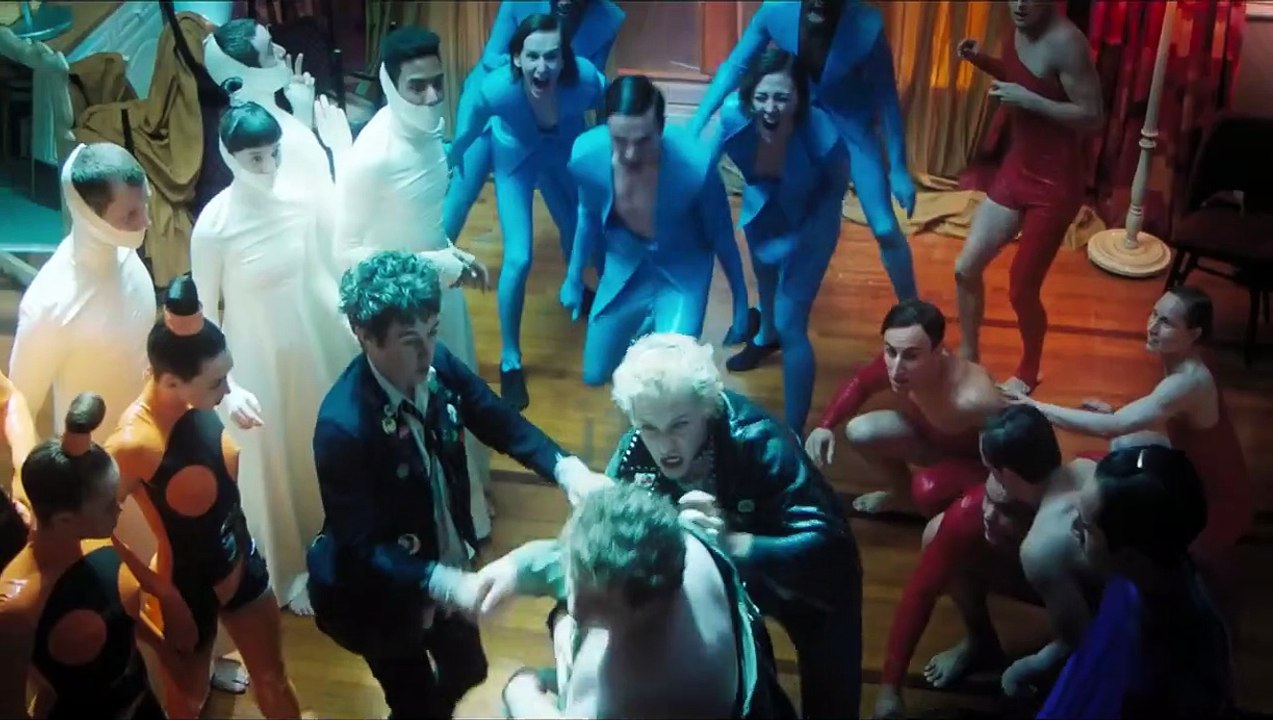 How to Talk to Girls at Parties Bande-annonce (EN)