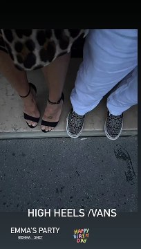 Estelle Lefébure célèbre l'anniversaire d'Emma Smet en léopard et hauts talons. Instagram. Le 13 septembre 2022.