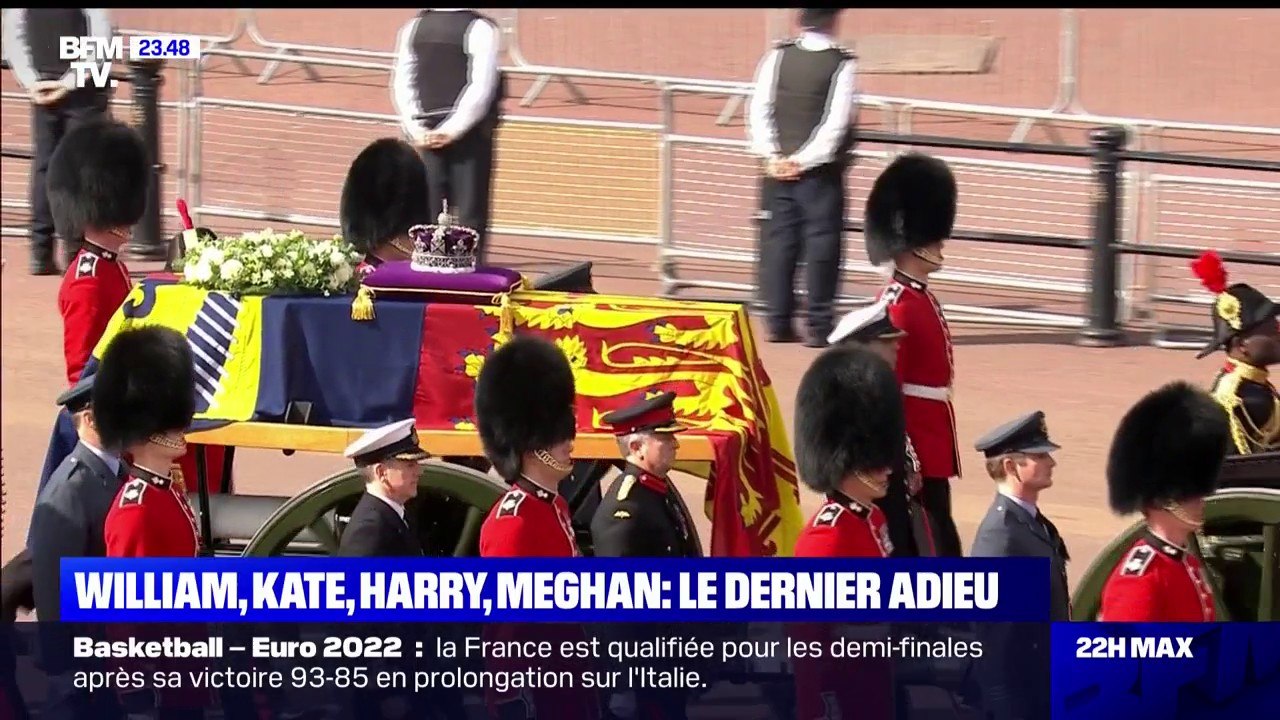 Mort d'Elizabeth II: les images fortes de la procession entre Buckingham Palace et Westminster Hall