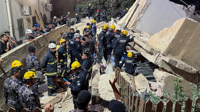 فرق الإنقاذ تواصل البحث عن ناجين تحت ركام مبنى اللويبدة في عمّان