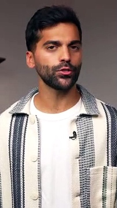 Gigi Hadid and Leonardo DiCaprio Holding Hands at NYFW