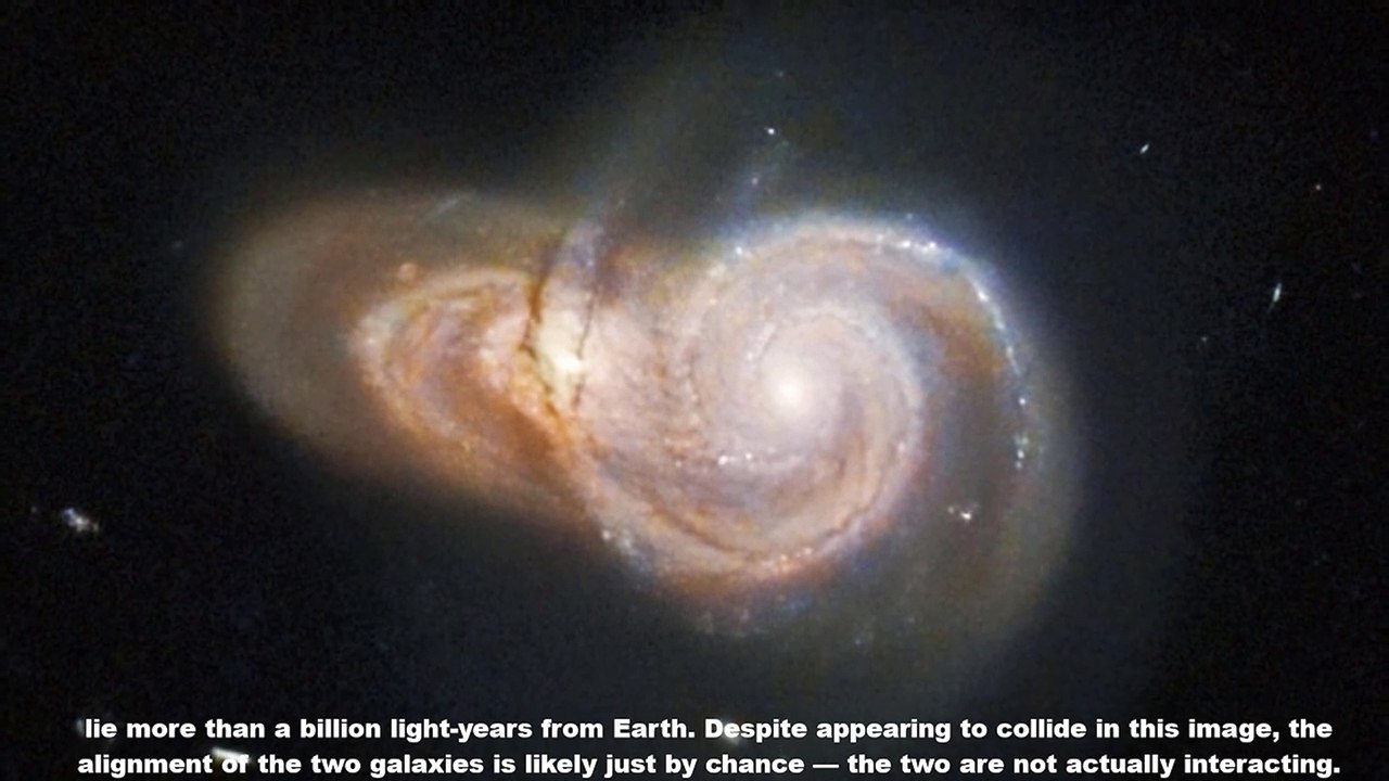 Hubble registra imagem de galáxias em espiral que parecem colidir