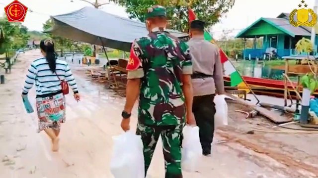 Giat Pengecekan Banjir Dan Pemberian Bansos Kepada Korban Banjir Di Wilayah Kec. Kumai Kab. Kobar Prop. Kalteng