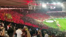 Torcida do Flamengo dá show nas arquibancadas antes da bola rolar no Maracanã