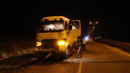 2 tırın çarpıştığı kazada sürücü yaralandı