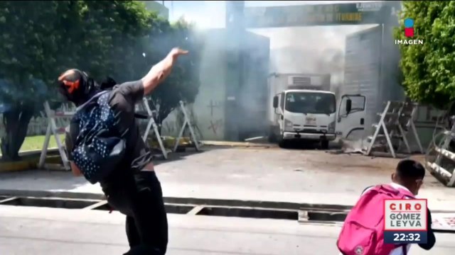 Padres y normalistas de Ayotzinapa continuaron con las protestas en Iguala