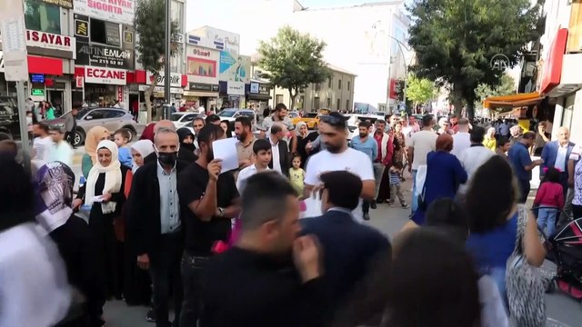 Van'da uyguna ev almak isteyenler uzun kuyruklar oluşturdu