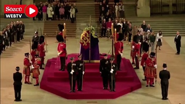 Kraliçe'nin tabutunun başında bayıldı