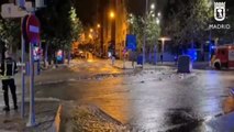 El reventón de una tubería inunda parte de la M-30 en Madrid