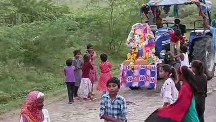 ले नाच मस्त देशी डांस 