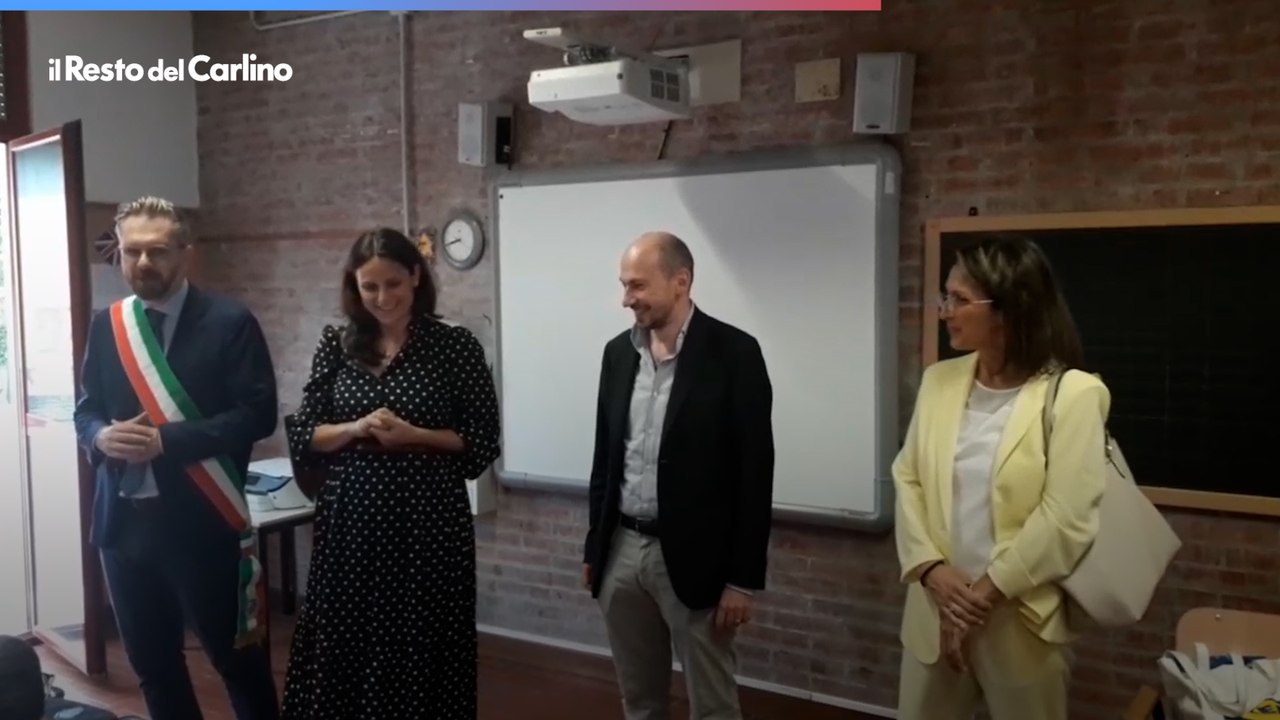 Primo giorno di scuola, il sindaco di Bologna alle scuole Morandi