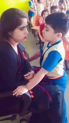 स्कूल टीचर का वायरल वीडियो