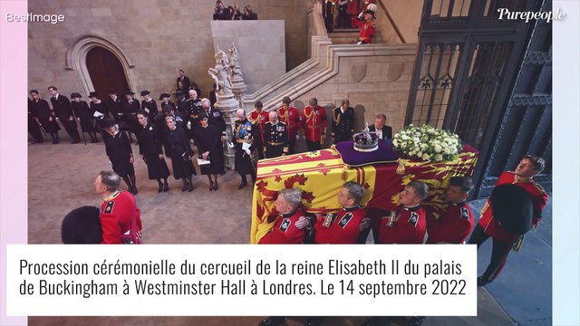 Mort d'Elizabeth II : Un membre de la famille royale s'évanouit devant le cercueil, moment de panique !