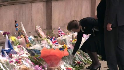 Applause for Princess Anne as she views tributes in Glasgow