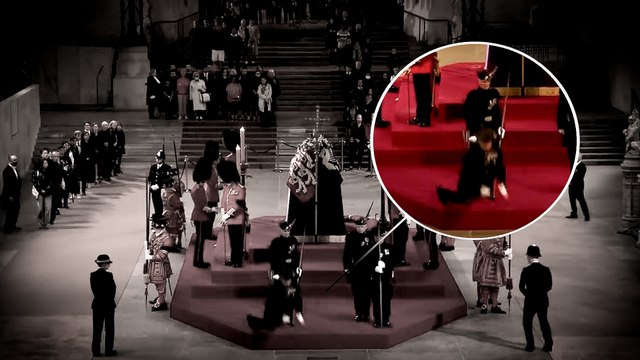 Un guardia real se desmaya en la capilla ardiente de la reina Isabel II