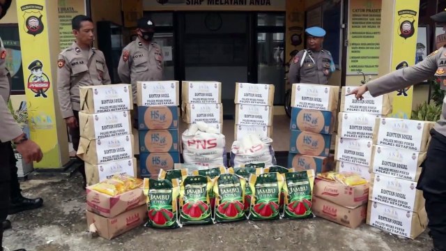 Merespon Kenaikan Harga BBM, Kapolsek Muara Pawan Salurkan Bantuan Sosial Ke Pedagang Dan Sopir Truk