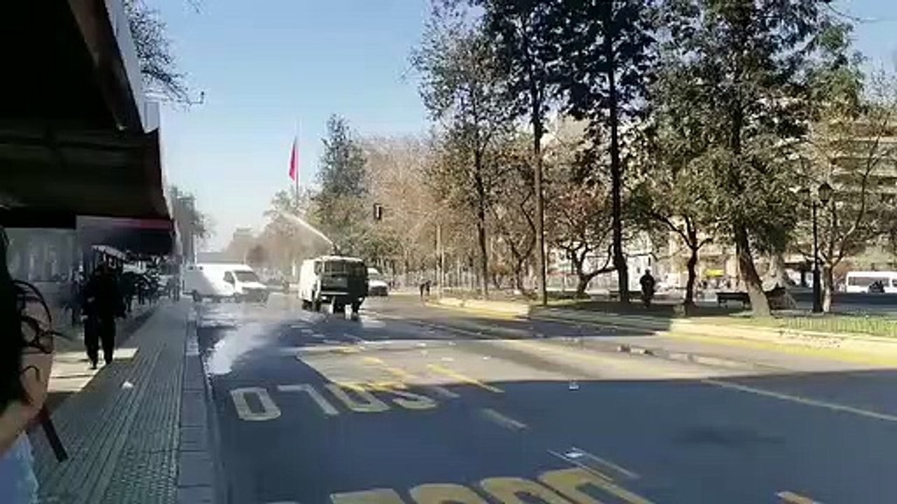 Carabineros reprimieron marchas de estudiantes durante este miércoles en Chile