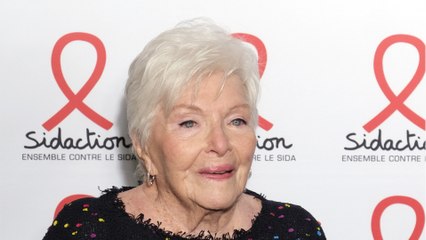 GALA VIDEO - “Margaret était bourrée” : Line Renaud se souvient de sa rencontre avec Elizabeth II