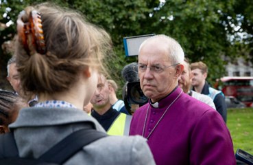 Archbishop of Canterbury Justin Welby meets with mourners paying their respects to Queen Elizabeth