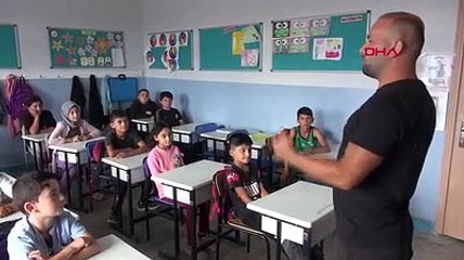 Öğrencilerin öğretmen sevgisi kamerada