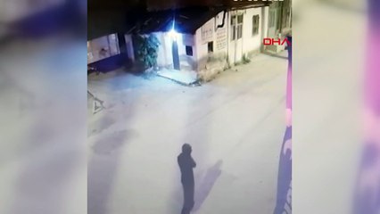 Kara çarşaf giyerek motosiklet çalan erkek yakalandı