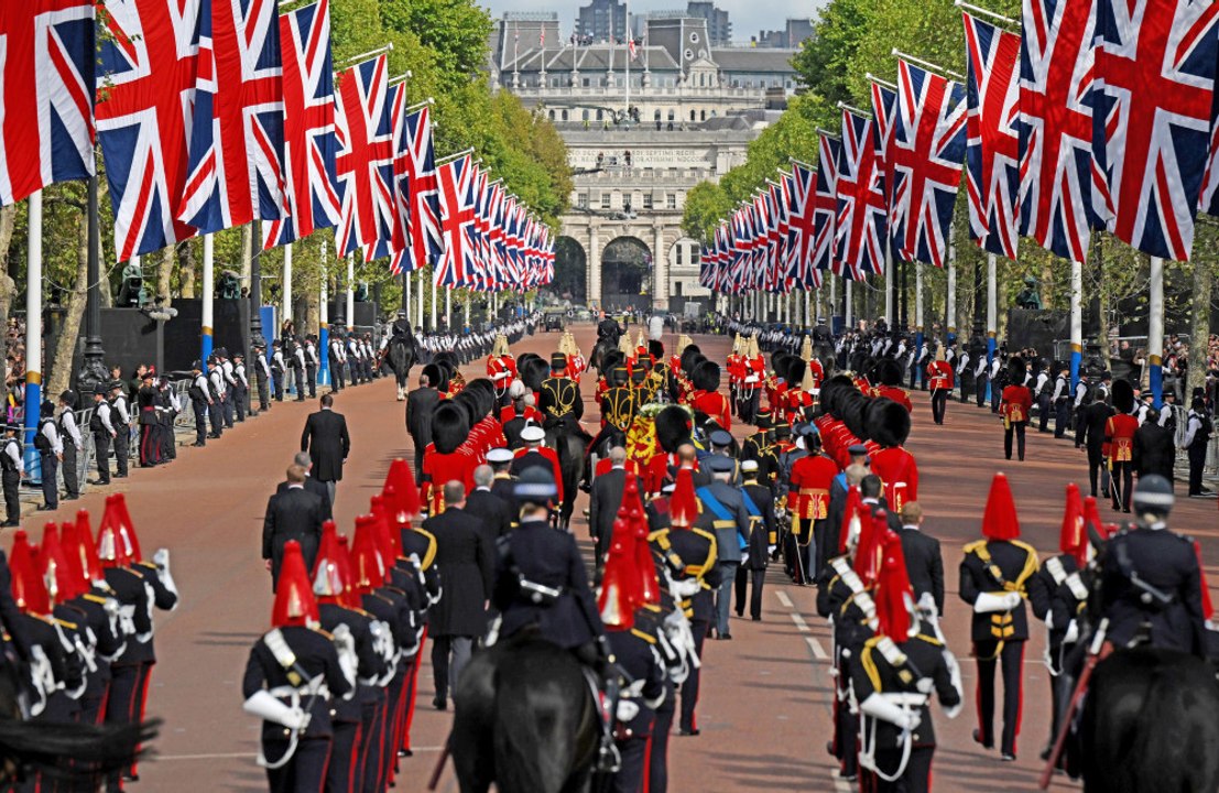 Trauernde stehen Schlange, um Queen Elizabeth II. in London letzte Ehre zu erweisen