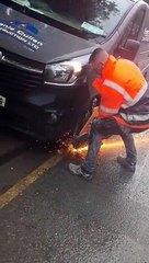 Mettre un sabot de fourrière sur le camionnette d'ouvriers n'est pas très efficace