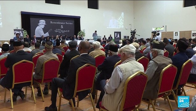 Décès d'Elizabeth II : des fidèles musulmans prient en hommage à la défunte reine