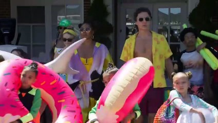 Doce en casa - Tráiler VO