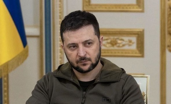 Les médecins qui accompagnaient le président ont prodigué une aide d'urgence , Volodymyr Zelenski victime cette nuit d'un accident de voiture !