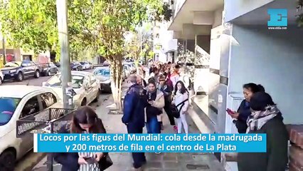 Locos por las figus del Mundial: cola desde la madrugada y 200 metros de fila en el centro de La Plata