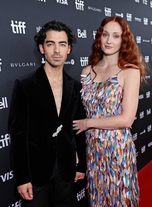 Joe Jonas Wore a Blazer With No Shirt on the Red Carpet Alongside Sophie Turner