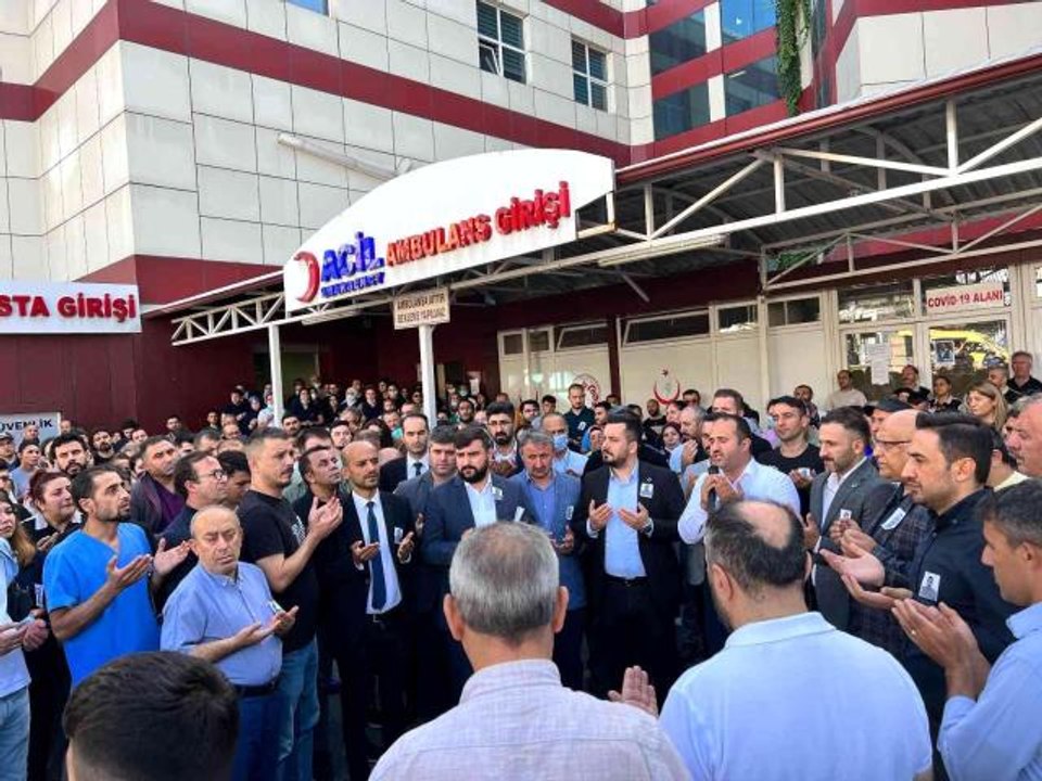 Son dakika haberleri... Esenyurt Devlet Hastanesi'nde öldürülen güvenlik görevlisi için anma töreni düzenlendi