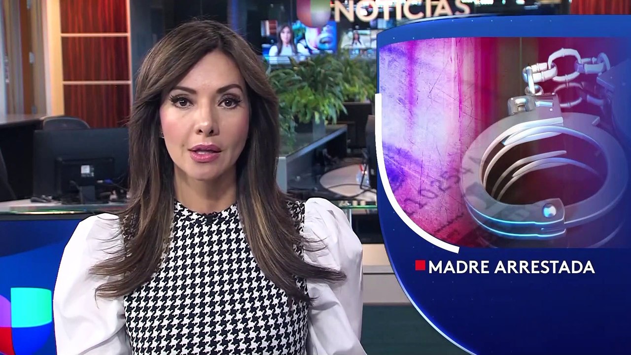 Madre arrestada por dejar sus hijos en el auto