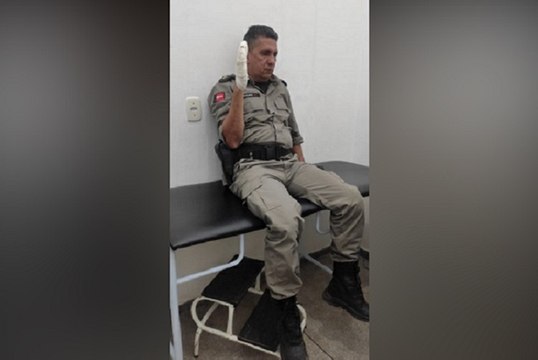 Comandante do 6º BPM se fere ao quebrar para-brisa e resgatar homem que tentava suicídio em Patos