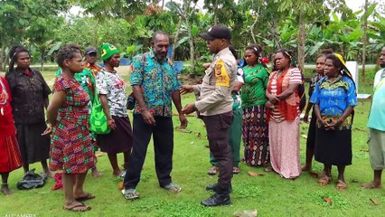 Bhabinkamtibmas Problem Solving Sambang Warga Kampung Baburia Keerom Papua