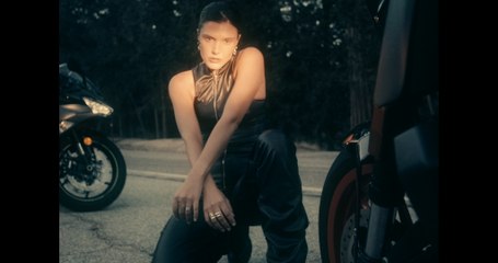 EVAN GIIA - MOMENTUM