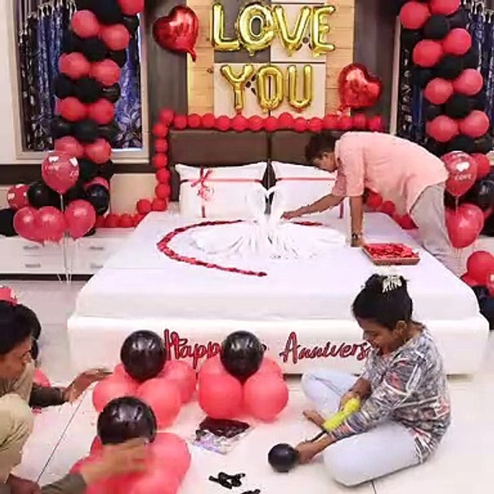 Romantic Bedroom Decoration - floating balloon without helium #fun #decor #balloon #love #romantic #diy