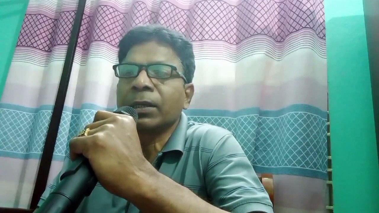 সে যেন আমার পাশে আজো বসে আছে চলে গেছে দিন তবু আলো রয়ে গেছে. ভেঙে যাওয়া পাখীর বাসার মত ...